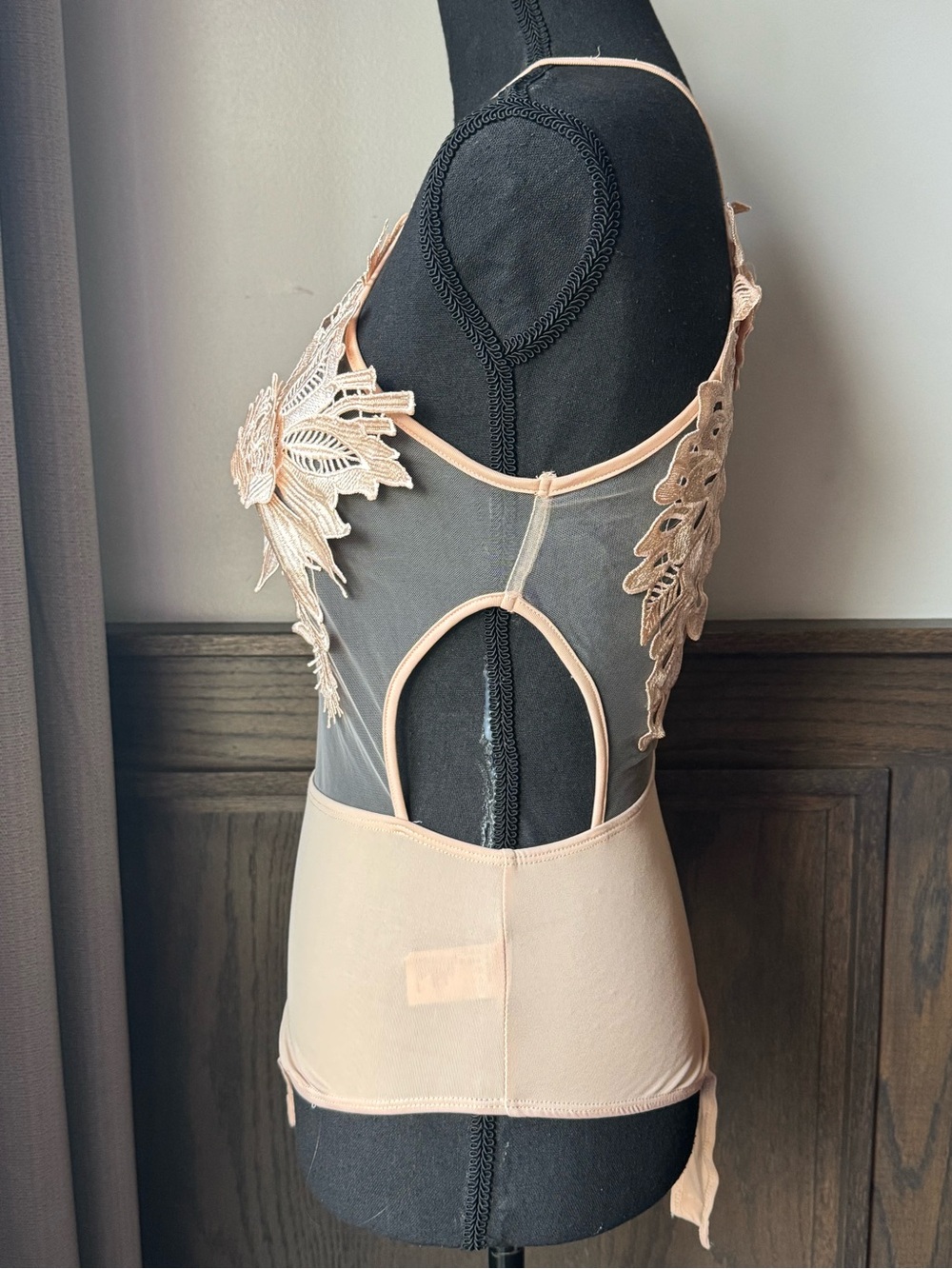 Forever 21 Sheer Floral Applique Bodysuit in Nude small EUC - Picture 2 of 7